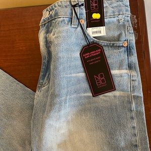 BNWT No Boundaries Jeans